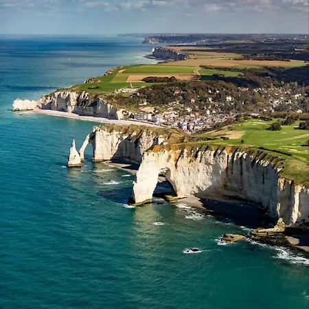 Holiday home Maison Calme Avec Et Beau Paysage, A 40mn Des Plages Saint-Jean-de-Livet